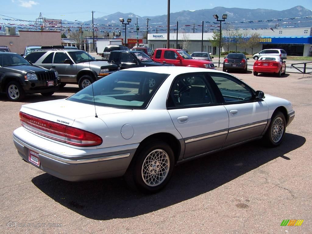1995 Concorde Sedan - Bright White / Gray photo #3