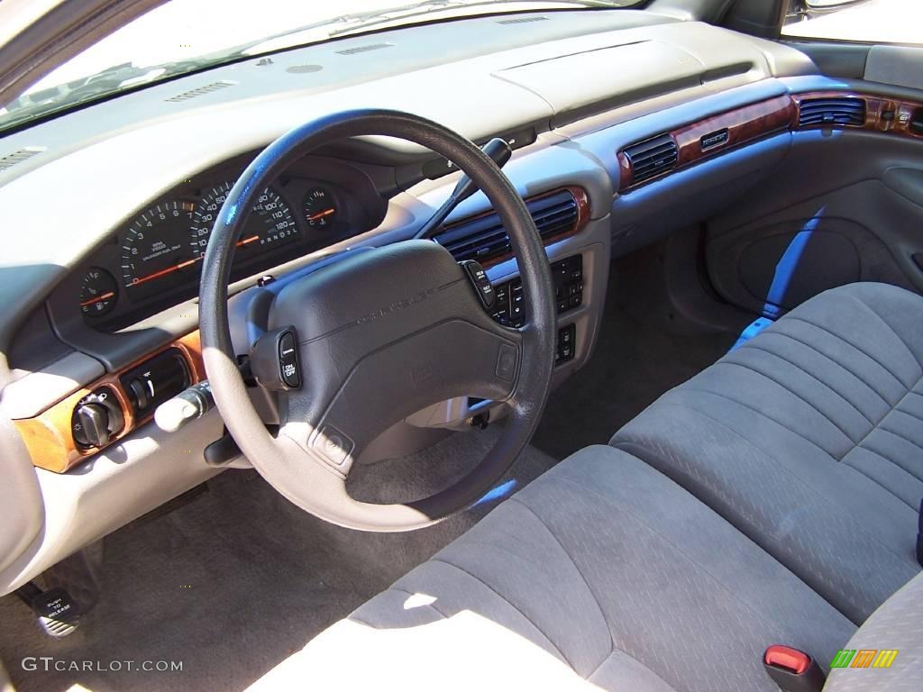 1995 Concorde Sedan - Bright White / Gray photo #6