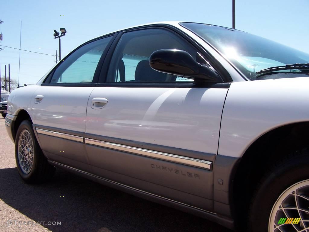 1995 Concorde Sedan - Bright White / Gray photo #13
