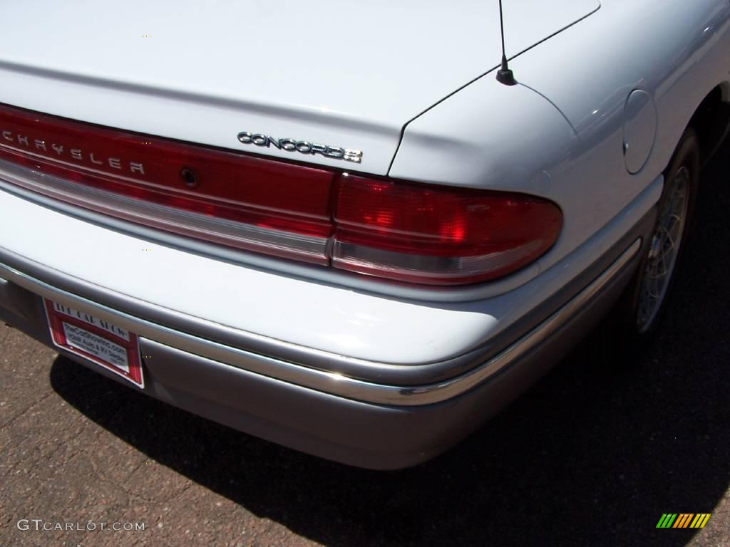 1995 Concorde Sedan - Bright White / Gray photo #14