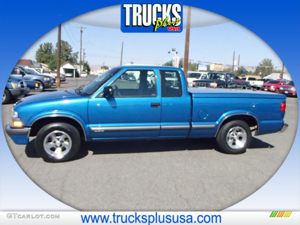 2000 S10 LS Extended Cab - Space Blue Metallic / Graphite photo #1