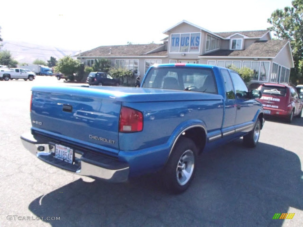 2000 S10 LS Extended Cab - Space Blue Metallic / Graphite photo #2