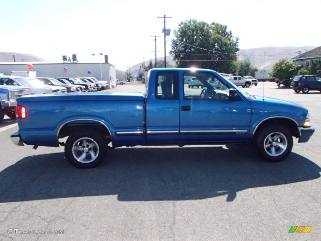 2000 S10 LS Extended Cab - Space Blue Metallic / Graphite photo #5