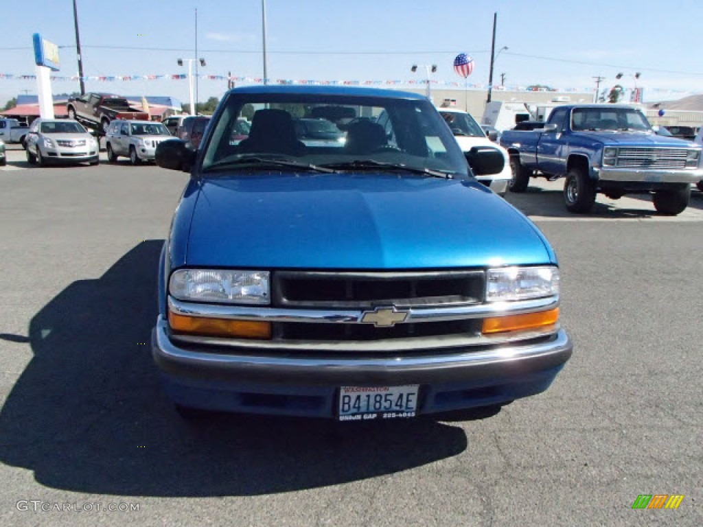 2000 S10 LS Extended Cab - Space Blue Metallic / Graphite photo #6
