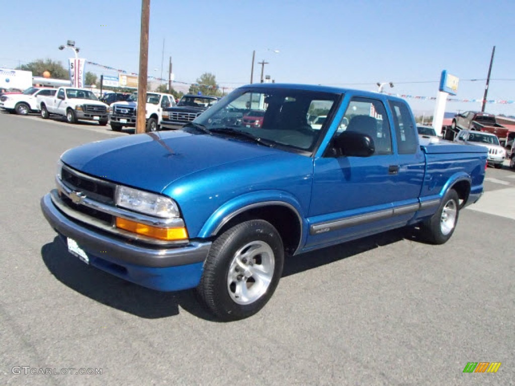 2000 S10 LS Extended Cab - Space Blue Metallic / Graphite photo #7