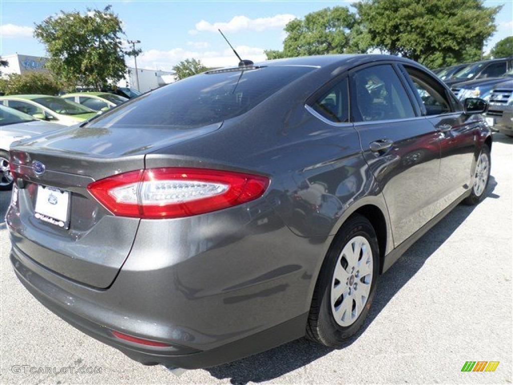 2014 Fusion S - Sterling Gray / Earth Gray photo #5