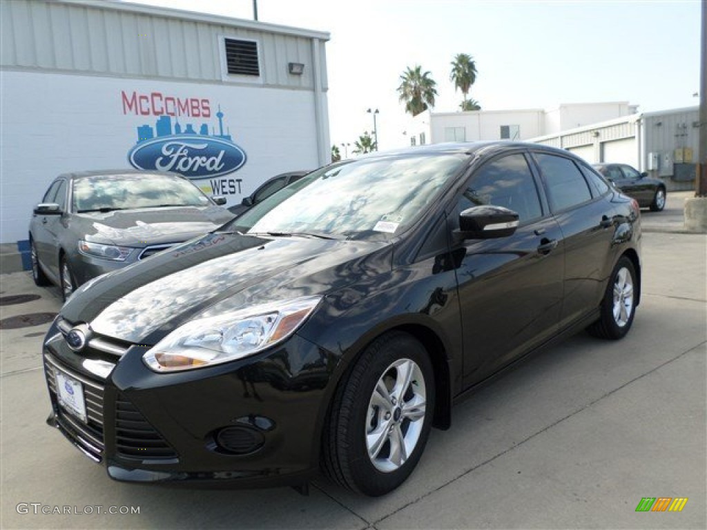 2014 Focus SE Sedan - Tuxedo Black / Medium Light Stone photo #1