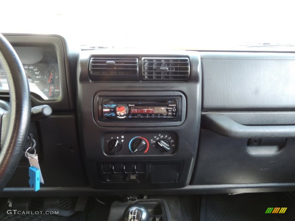 2004 Wrangler Sport 4x4 - Black / Dark Slate Gray photo #17