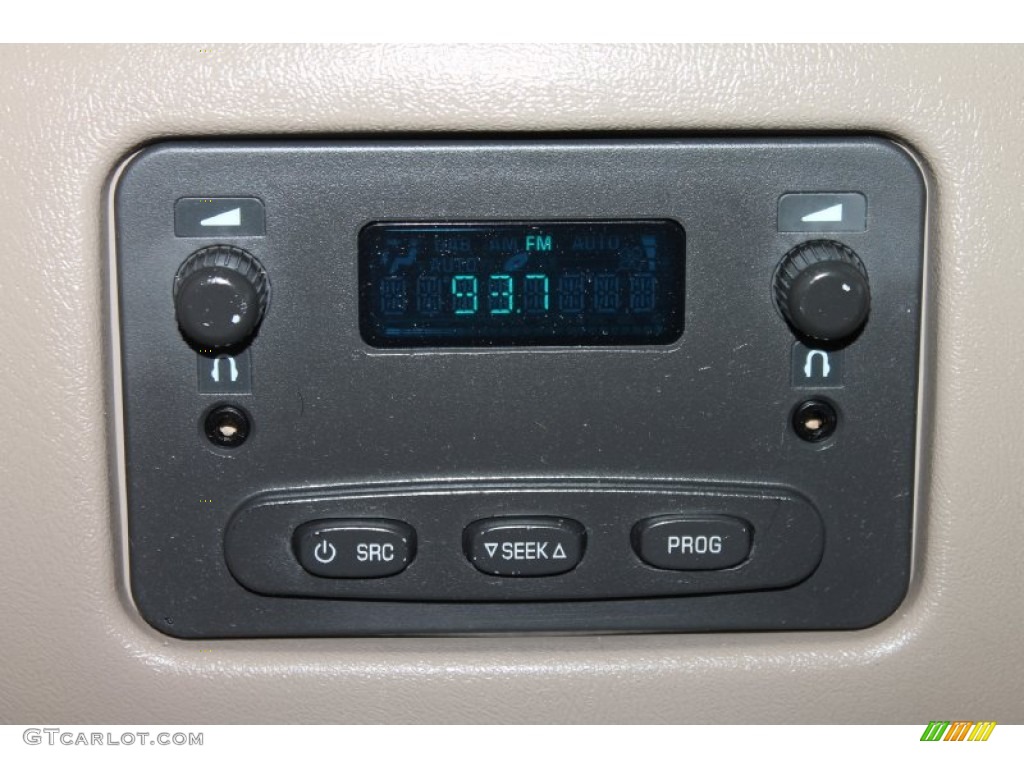 2003 Suburban 1500 LS - Dark Green Metallic / Gray/Dark Charcoal photo #29