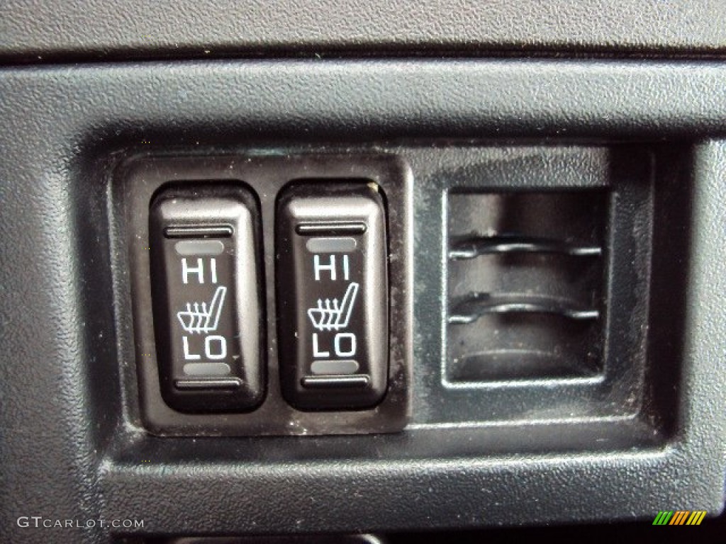 2010 Mitsubishi Endeavor SE AWD Controls Photo #85789453