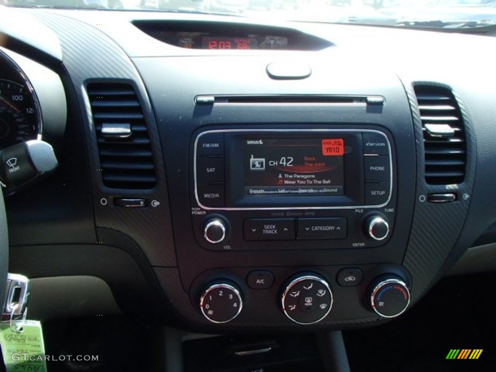 2014 Kia Sorento LX AWD Controls Photos