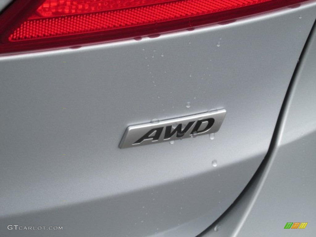 2013 Hyundai Santa Fe GLS AWD Marks and Logos Photos