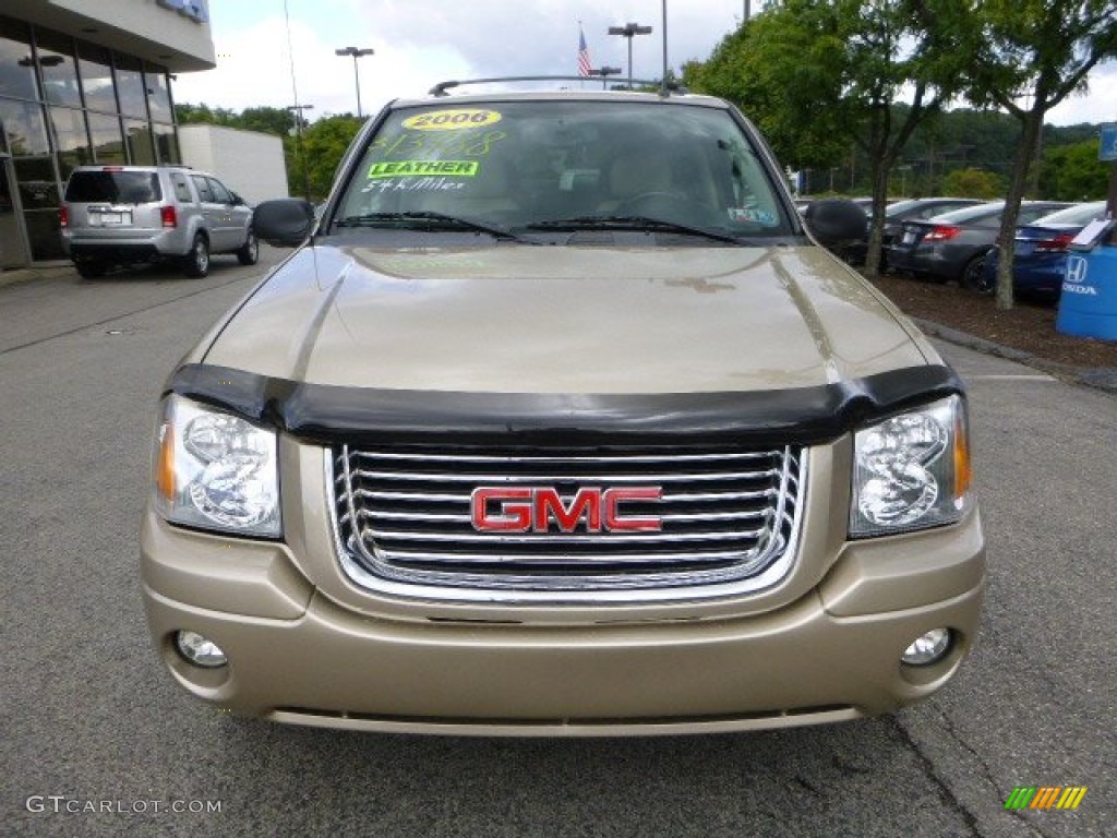 2006 Envoy SLT 4x4 - Sand Beige Metallic / Light Tan/Ebony Black photo #8