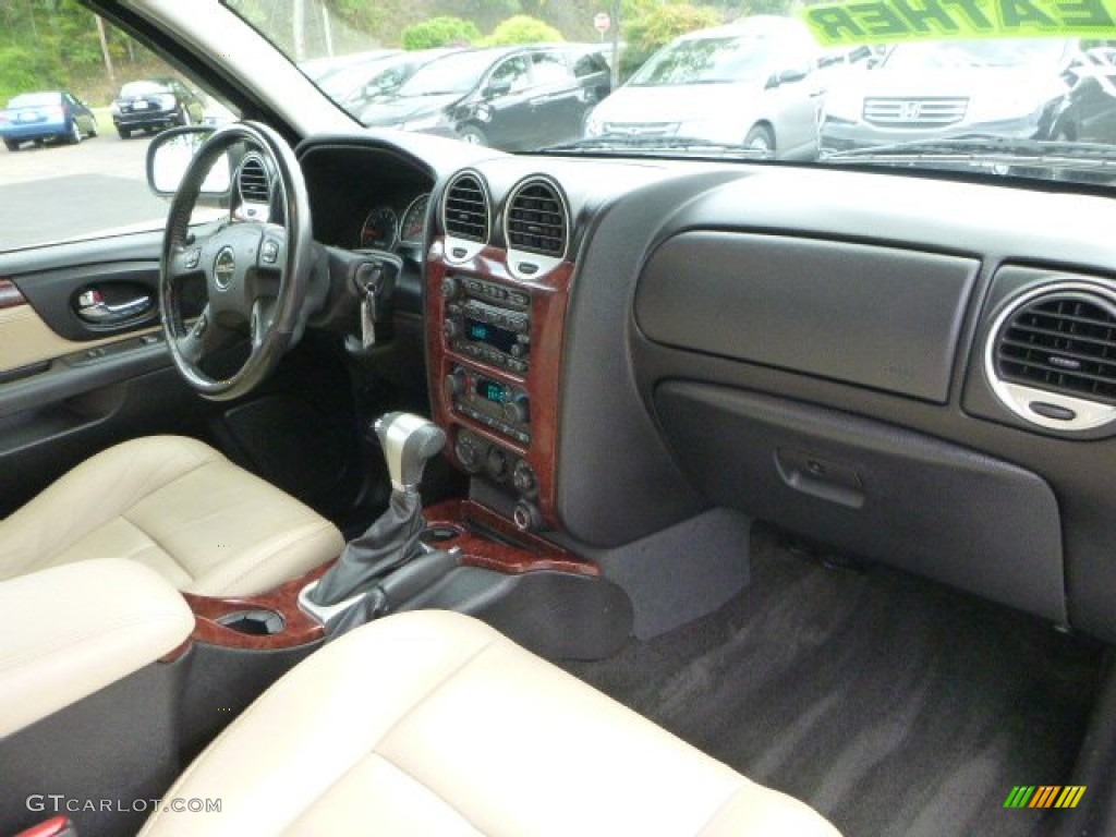 2006 Envoy SLT 4x4 - Sand Beige Metallic / Light Tan/Ebony Black photo #11