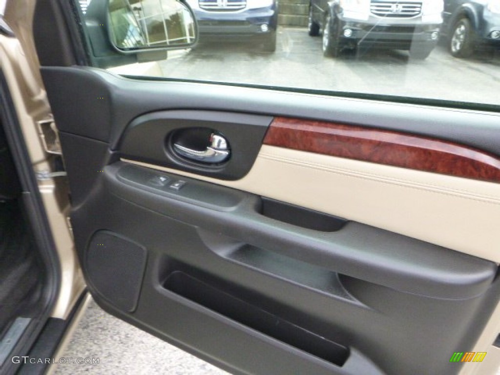 2006 Envoy SLT 4x4 - Sand Beige Metallic / Light Tan/Ebony Black photo #12