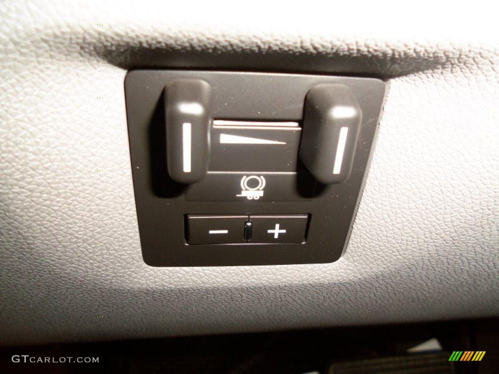 2014 Chevrolet Silverado 3500HD WT Regular Cab Dual Rear Wheel 4x4 Controls Photo #85798012