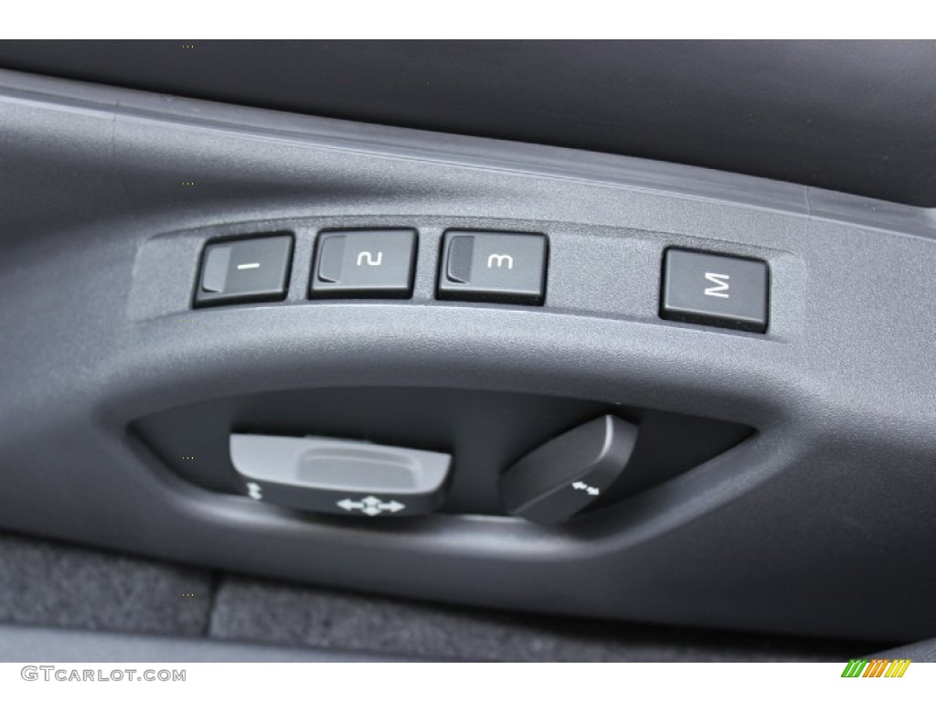 2014 Volvo S60 T5 Controls Photo #85798594