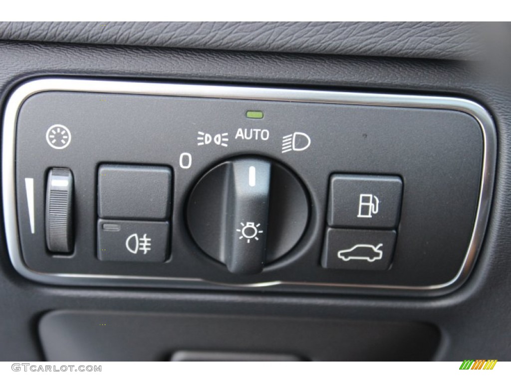 2014 Volvo S60 T5 Controls Photo #85798954