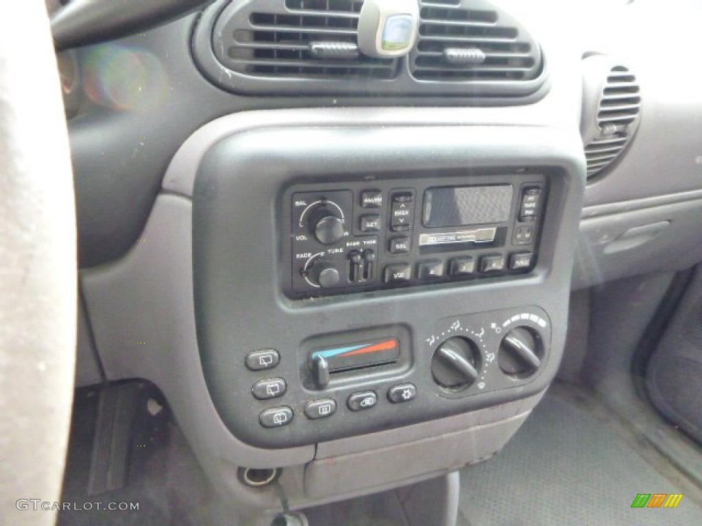 2000 Chrysler Voyager Standard Voyager Model Controls Photos