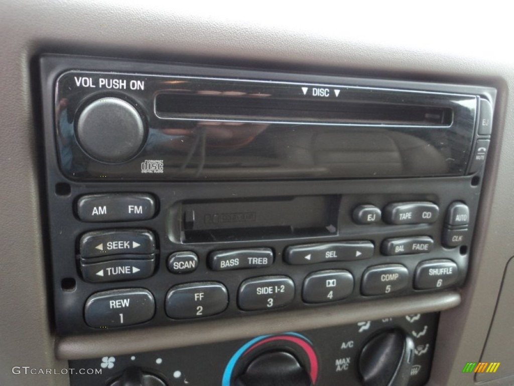 2001 Ford F250 Super Duty Lariat Super Crew 4x4 Audio System Photo #85803088