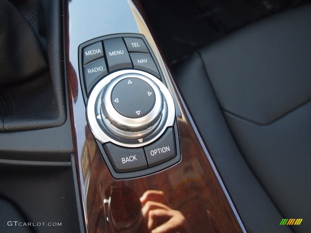2013 BMW 3 Series 335i Sedan Controls Photos