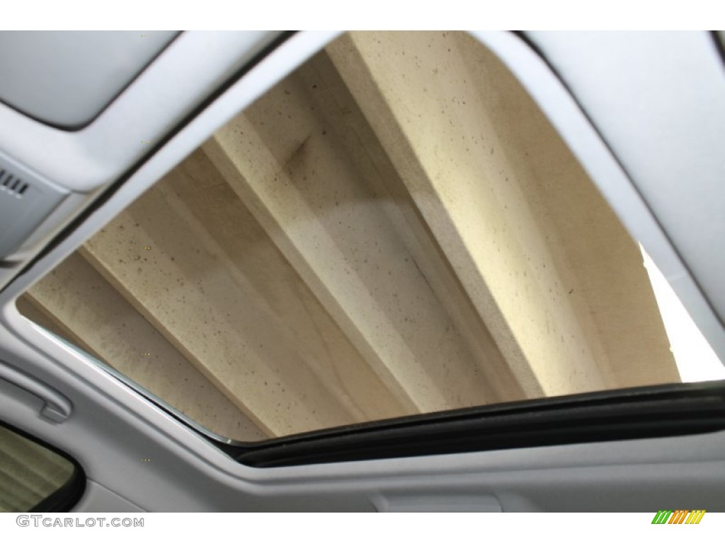 2010 3 Series 335i Sedan - Tasman Green Metallic / Beige photo #16