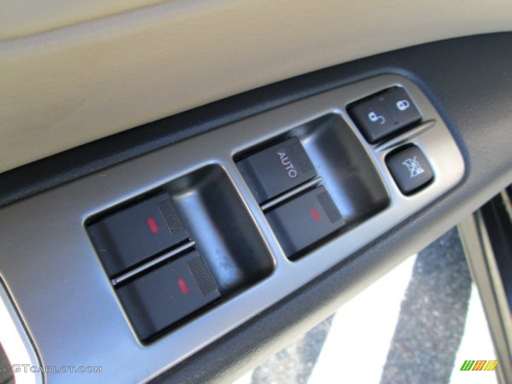 2010 Tribeca 3.6R Limited - Crystal Black Silica / Desert Beige photo #13