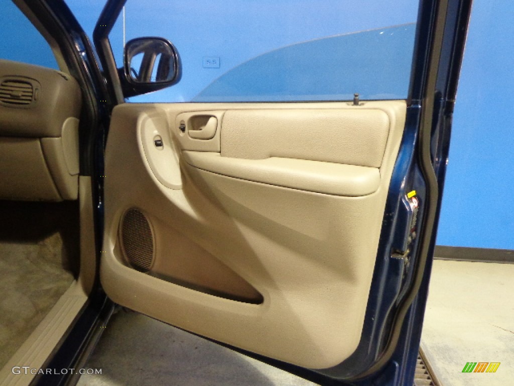 2003 Dodge Grand Caravan EX Door Panel Photos