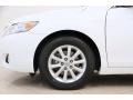 Super White - Camry XLE Photo No. 16