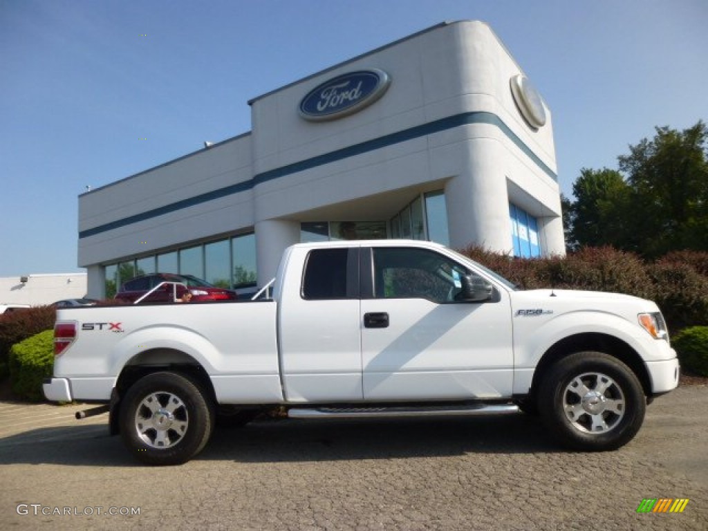 2010 F150 STX SuperCab 4x4 - Oxford White / Medium Stone photo #1