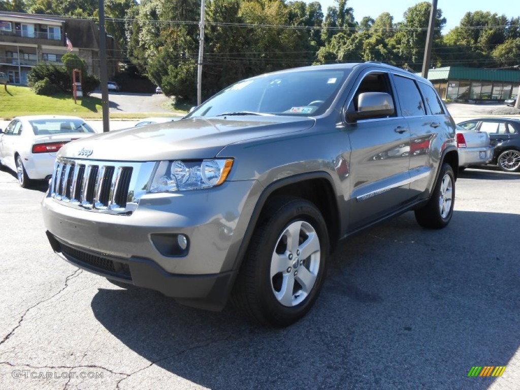 2011 Grand Cherokee Laredo X Package 4x4 - Mineral Gray Metallic / Black photo #3