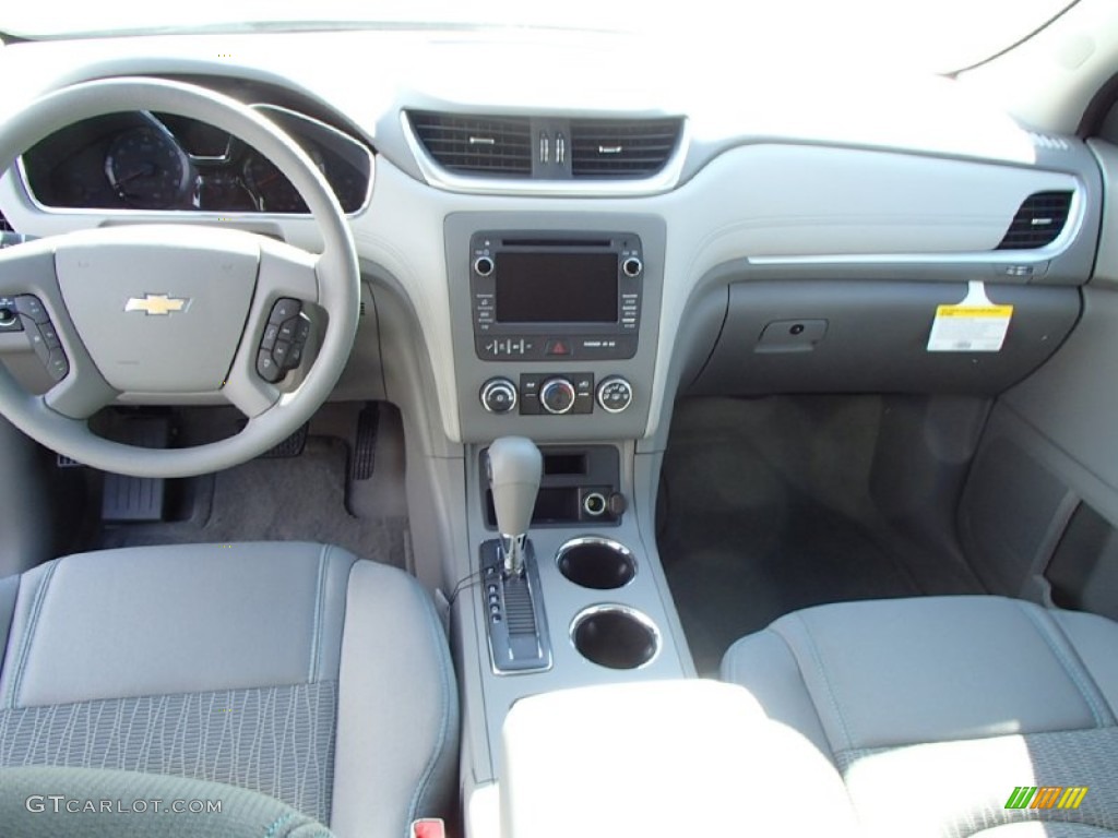 2014 Chevrolet Traverse LS Dashboard Photos