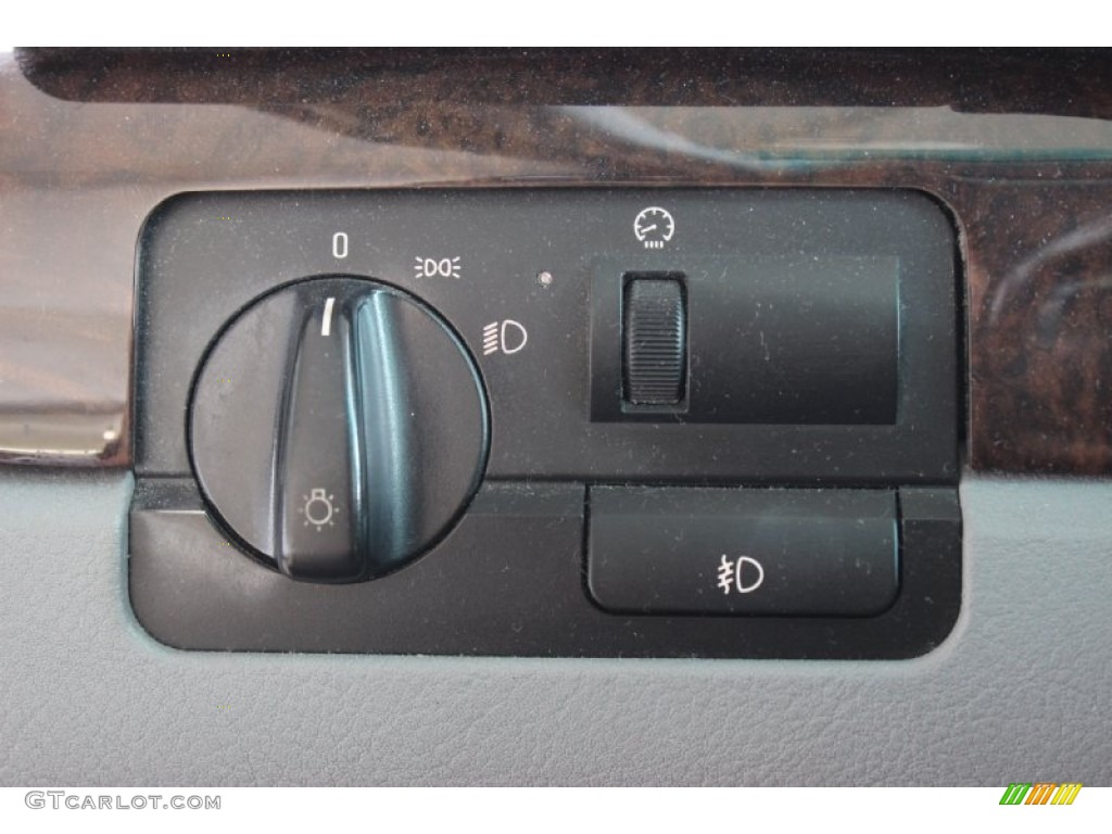 2002 BMW 3 Series 325i Sedan Controls Photo #85838956