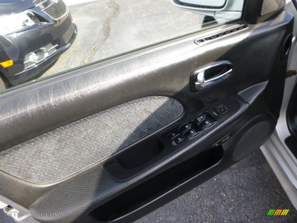2004 Sonata  - Brilliant Silver / Black photo #11