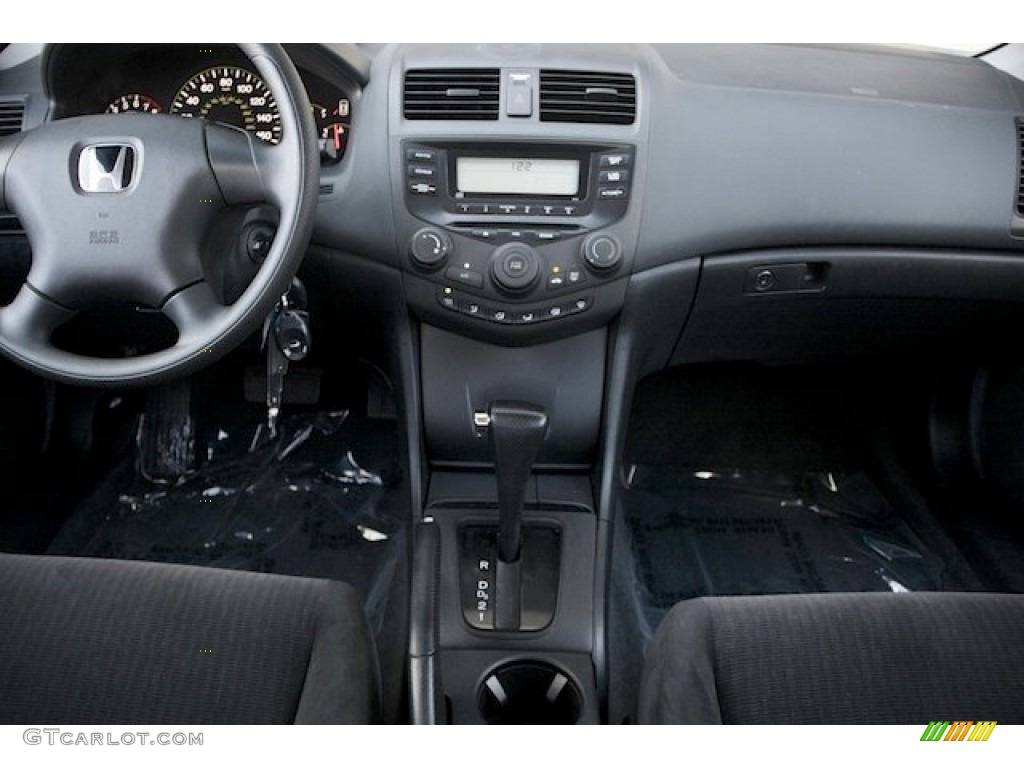 2004 Honda Accord DX Sedan Dashboard Photos