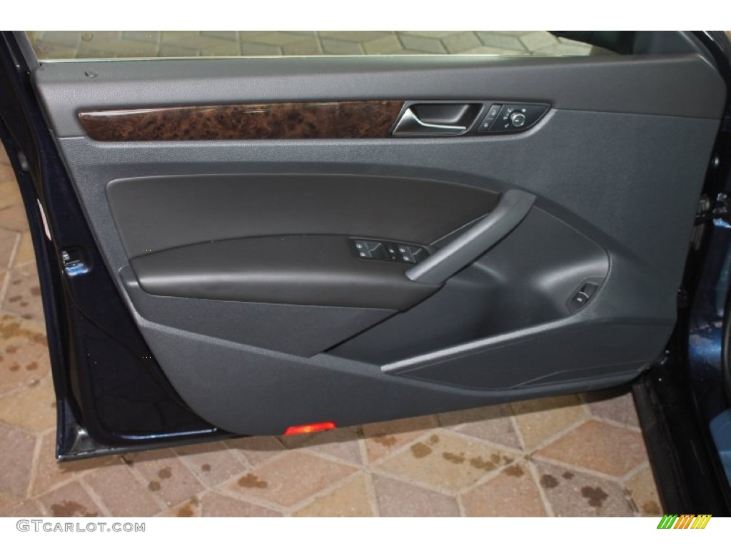 2014 Volkswagen Passat 1.8T SEL Premium Titan Black Door Panel Photo #85841344