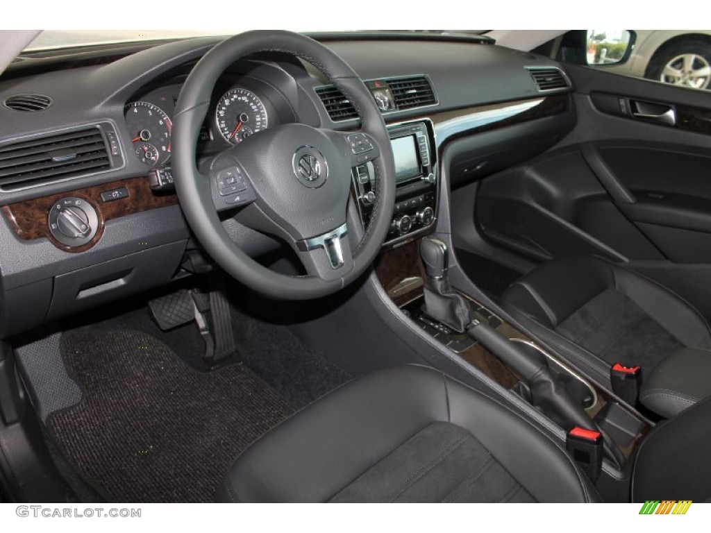 Titan Black Interior 2014 Volkswagen Passat 1.8T SEL Premium Photo #85841365