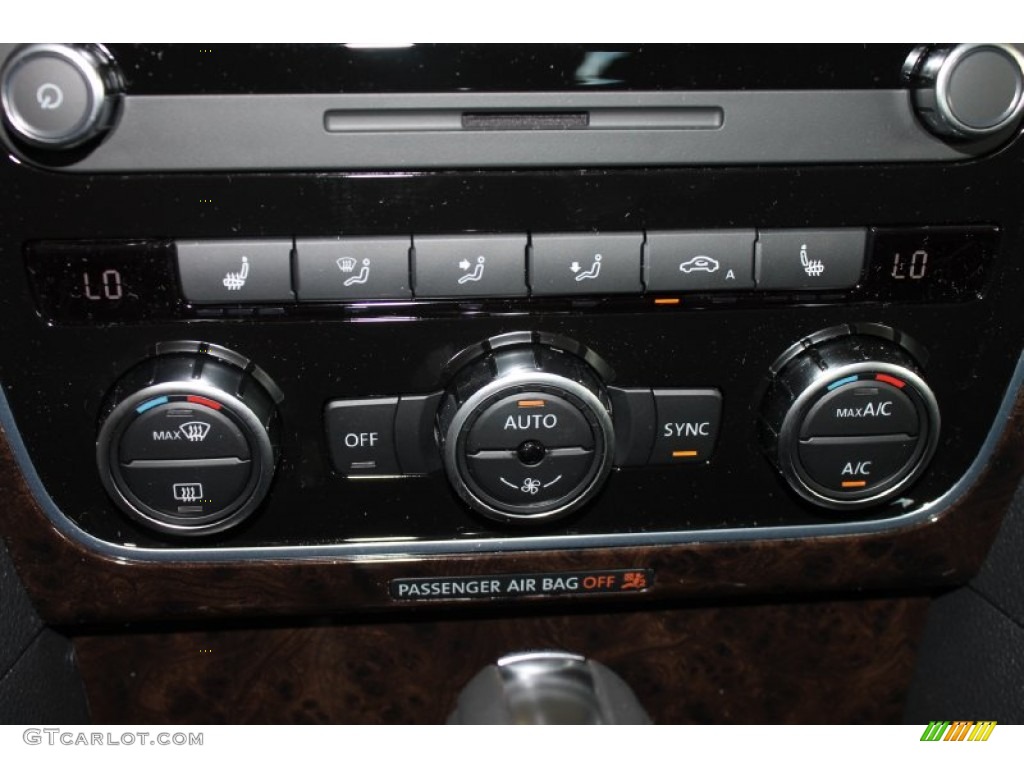 2014 Volkswagen Passat 1.8T SEL Premium Controls Photo #85841614