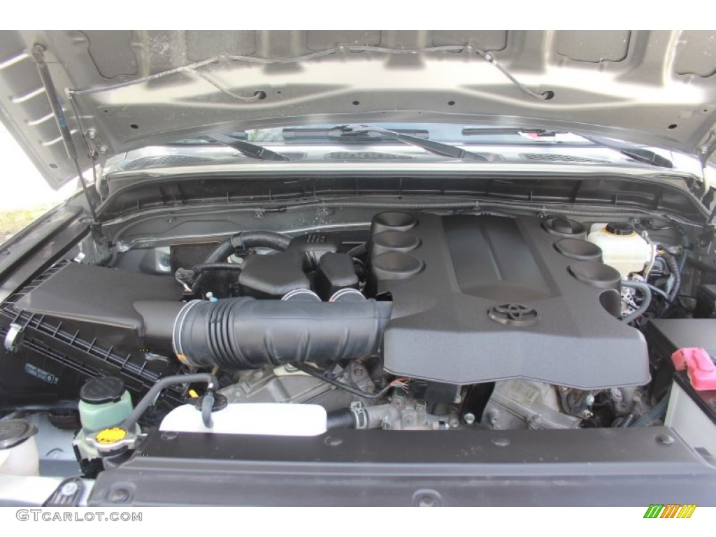 2012 Toyota FJ Cruiser Standard FJ Cruiser Model Engine Photos