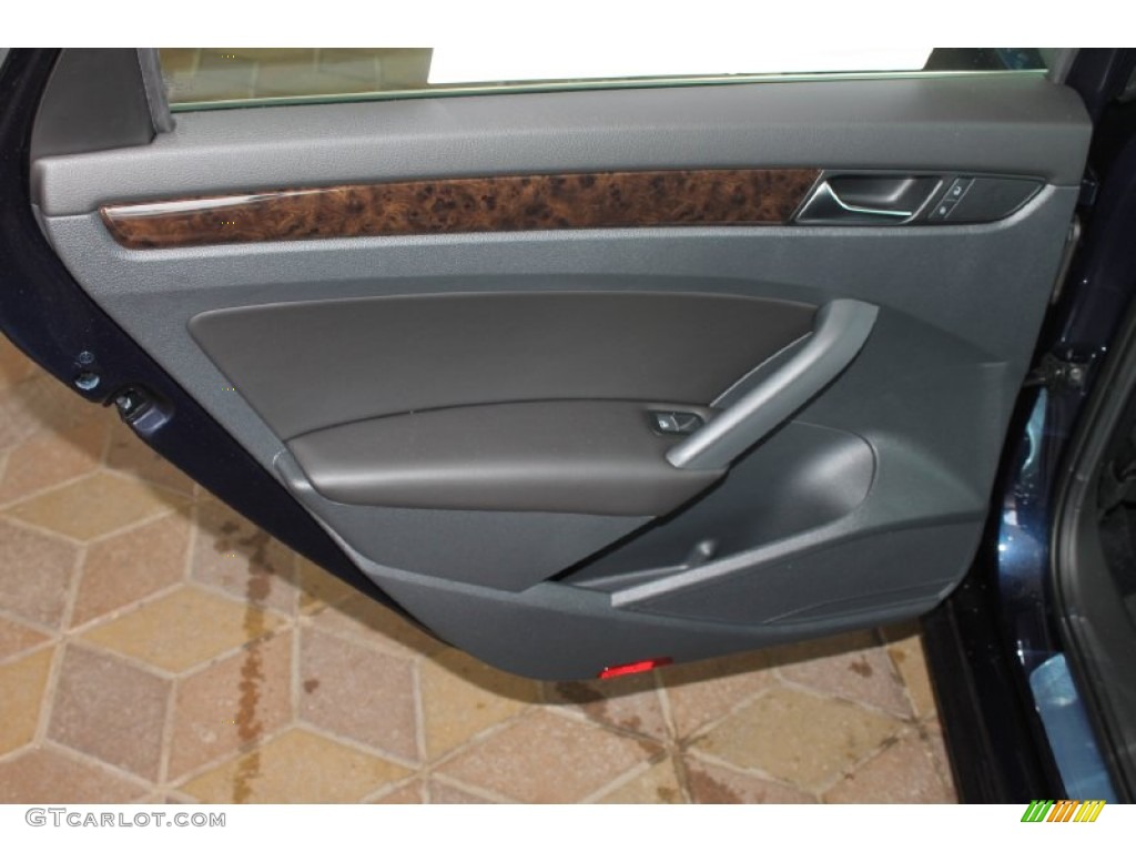 2014 Volkswagen Passat 1.8T SEL Premium Titan Black Door Panel Photo #85841755