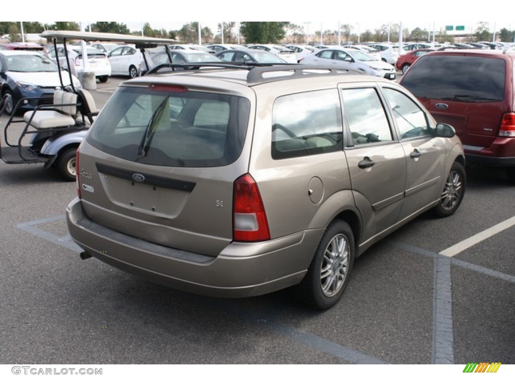 2003 Focus SE Wagon - Arizona Beige Metallic / Medium Parchment photo #2
