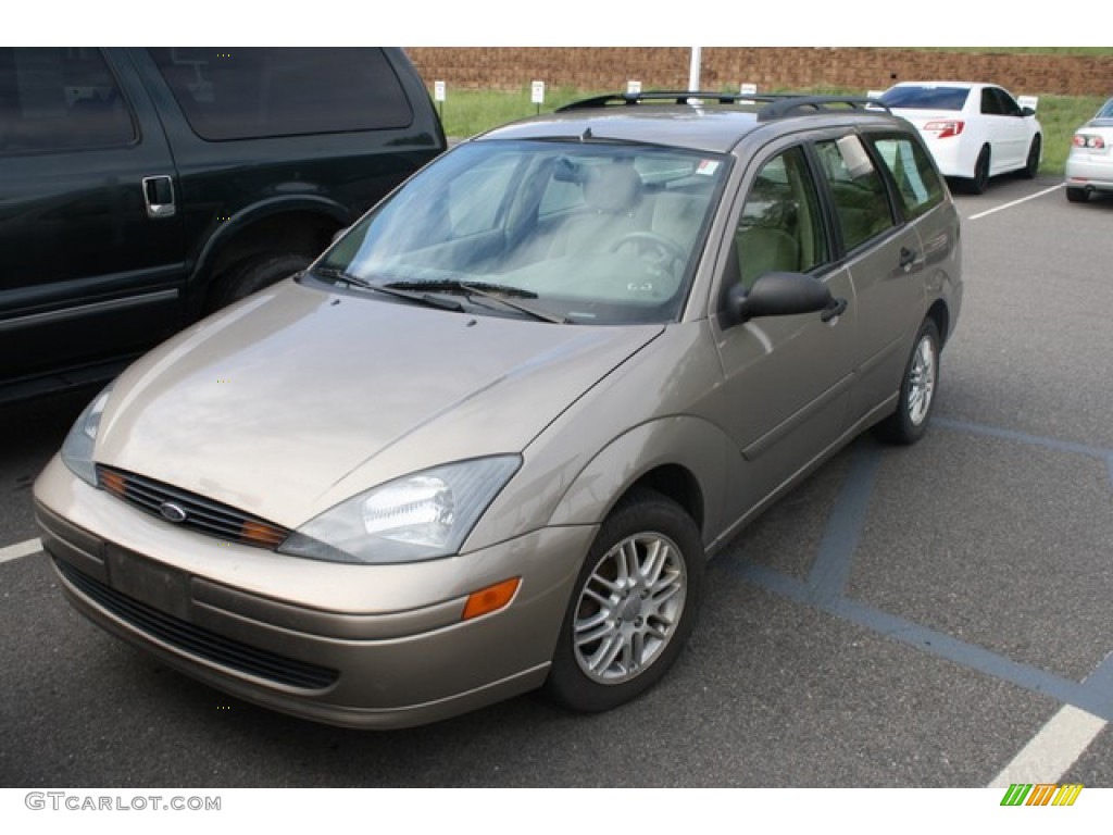 2003 Focus SE Wagon - Arizona Beige Metallic / Medium Parchment photo #4
