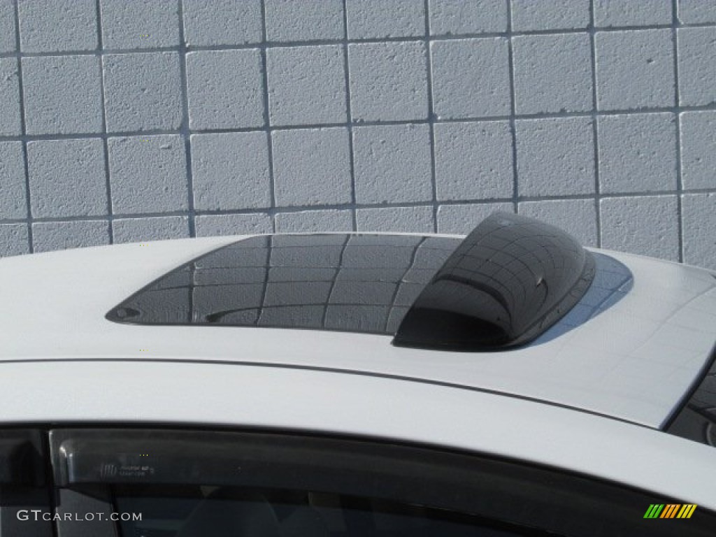 2011 Elantra Limited - Pearl White / Beige photo #4