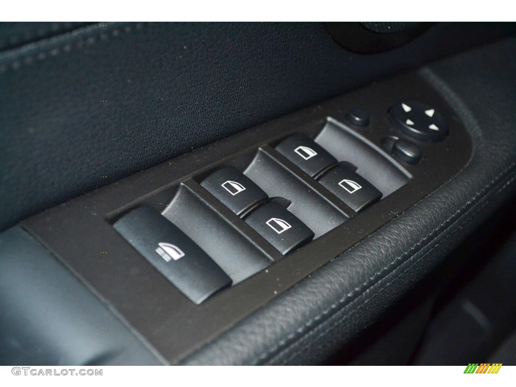 2011 BMW Z4 sDrive35is Roadster Controls Photo #85851190