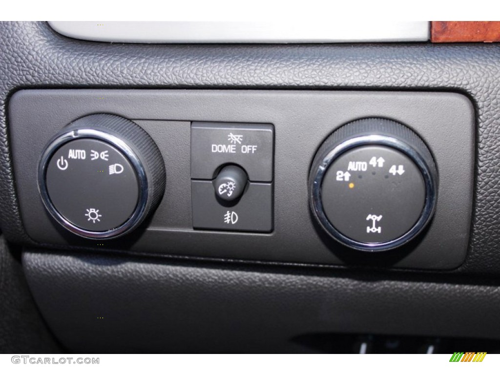 2014 Chevrolet Suburban LS 4x4 Controls Photos