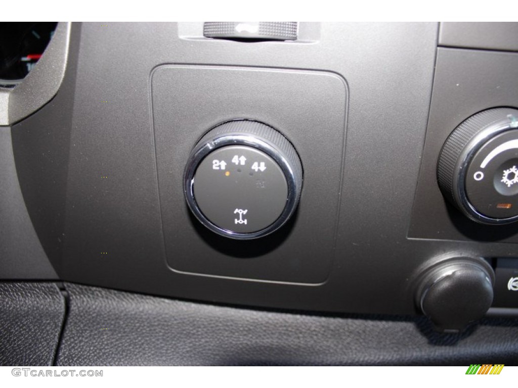 2014 Chevrolet Silverado 3500HD LT Crew Cab Dual Rear Wheel 4x4 Controls Photo #85851517
