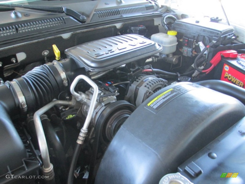2010 Dodge Dakota ST Extended Cab Engine Photos