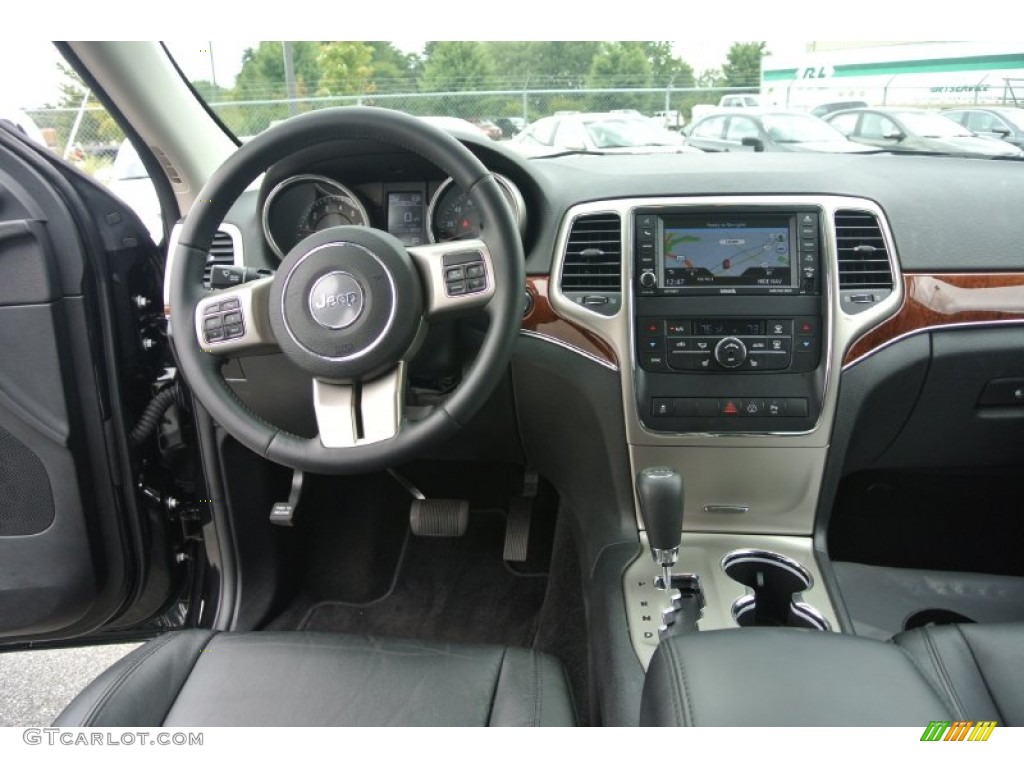 2013 Grand Cherokee Limited - Brilliant Black Crystal Pearl / Black photo #17