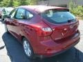 Ruby Red - Focus SE Hatchback Photo No. 4