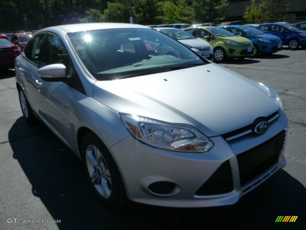 2014 Focus SE Sedan - Ingot Silver / Medium Light Stone photo #1